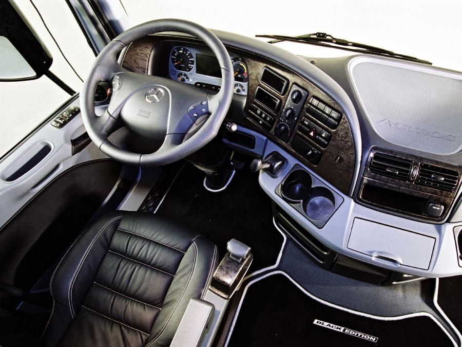  Mercedes-Benz Actros 1861 LS Black Edition 2004 года  (фото 3 из 8)